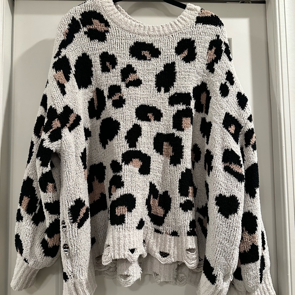 Arula (a Beautiful Soul) leopard sweater distressed (Size 22-24)